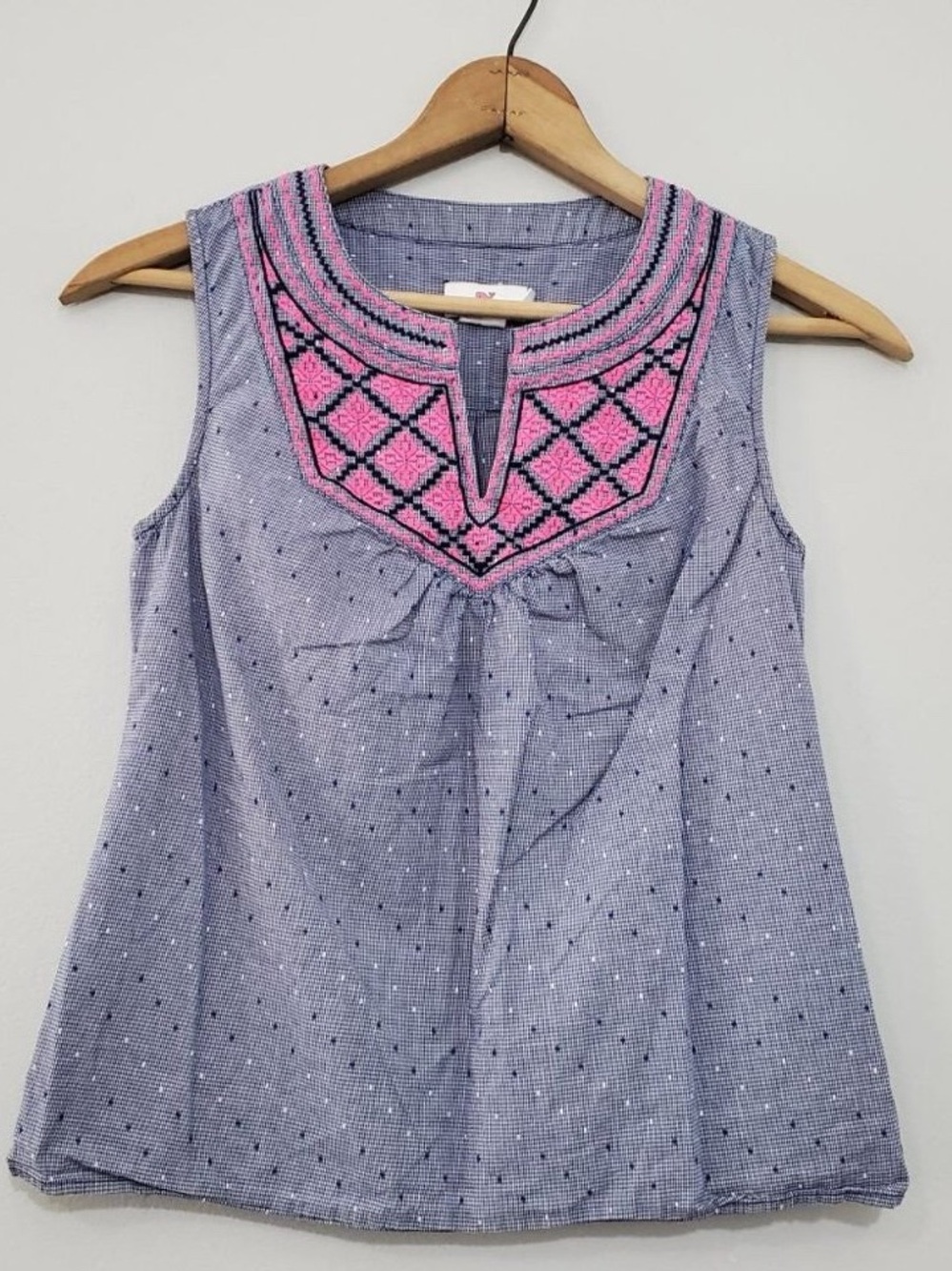 NWOT Vineyard Vines Sleeveless Embroidered Chambray Top with Polka Dots